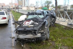 Οδηγός βγήκε ζωντανός από αυτό το διαλυμένο Nissan GT-R!