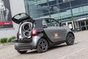 Smart fortwo με ηχεία ισχύος 5.720 watts για πολύ δυνατό ήχο!
