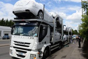 Λαθρομετανάστες είχαν κρυφτεί σε ολοκαίνουργιες Maserati!