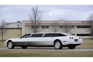 Σε δημοπρασία Corvette λιμουζίνα για γάμους και πάρτι!