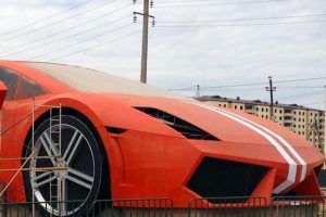 Μια γιγάντια Lamborghini Gallardo για τον Γκιούλιβερ!