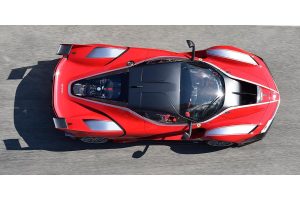 Τέσσερις Ferrari FXX K ακούγονται Α-Π-Ι-Σ-Τ-Ε-Υ-Τ-Α! (video)