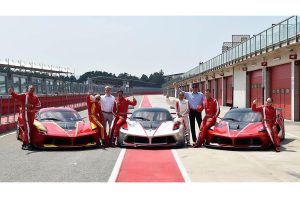 Τέσσερις Ferrari FXX K ακούγονται Α-Π-Ι-Σ-Τ-Ε-Υ-Τ-Α! (video)