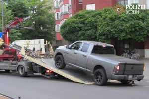 Η αστυνομία του Βερολίνου μαζεύει τα «φτιαγμένα» αυτοκίνητα!