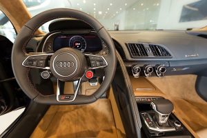 Audi R8 V10 με χρώμα Αβάνας από μέσα και Σαντορίνης απ’έξω