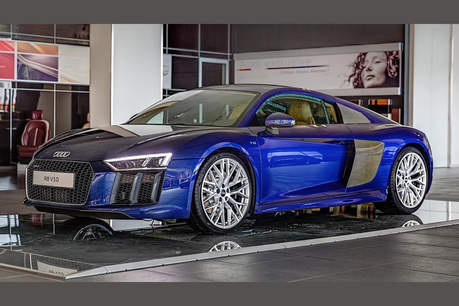 Audi R8 V10 με χρώμα Αβάνας από μέσα και Σαντορίνης απ’έξω