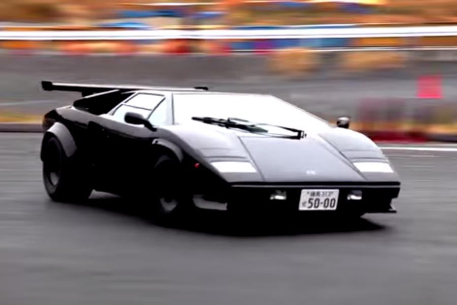 Lamborghini Countach ντριφτάρει και ανατριχιάζει! (video)