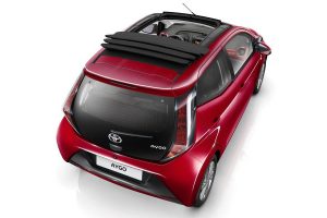 Toyota Aygo x-Wave με υφασμάτινη οροφή και τιμή από 13.450€