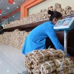 Κινέζος πλήρωσε αυτοκίνητο αξίας 98.000 ευρώ με κέρματα!