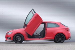 Βελτιωμένο SEAT Leon FR SC με πόρτες τύπου Lamborghini