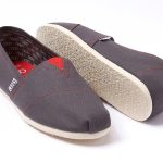 Δώρο παπούτσια Toms με κάθε αγορά ή μίσθωση ενός Audi