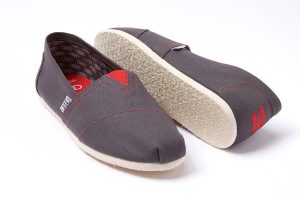 Δώρο παπούτσια Toms με κάθε αγορά ή μίσθωση ενός Audi