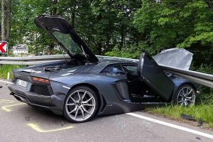 Τριπλή σύγκρουση από τυφλή προσπέραση της Lamborghini