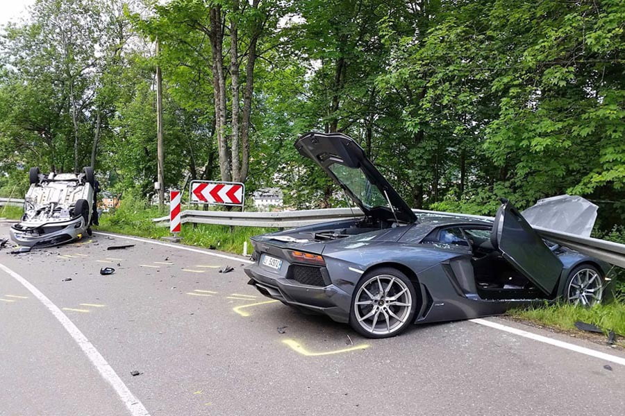 Τριπλή σύγκρουση από τυφλή προσπέραση της Lamborghini