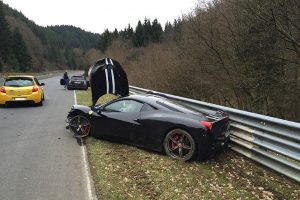 Κάτοχος Ferrari ζητά δωρεές για την επισκευή ζημιάς €210.000!