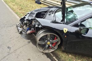 Κάτοχος Ferrari ζητά δωρεές για την επισκευή ζημιάς €210.000!