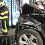 Γυαλιά καρφιά τα έκανε μια BMW X5 σε κλειστό πάρκινγκ