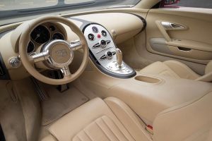 Πωλείται η πρώτη Bugatti Veyron του 2006 με μόλις 1.230 χλμ.!