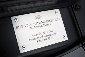 Πωλείται η πρώτη Bugatti Veyron του 2006 με μόλις 1.230 χλμ.!