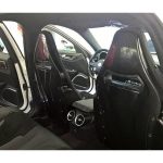 Το εσωτερικό της Alfa Romeo Giulia με δέρμα και ανθρακόνημα