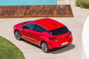 Το νέο Opel Astra πάτησε στην Ελλάδα μαζί με το μίνι Karl