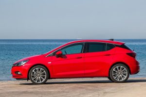 Το νέο Opel Astra πάτησε στην Ελλάδα μαζί με το μίνι Karl