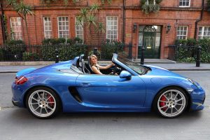 Η Μαρία Σαράποβα τεστάρει τη νέα Porsche Boxster Spyder