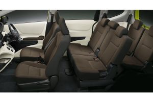 Νέο μικρό πολυχρηστικό Toyota Sienta με 7 θέσεις και υβριδικό