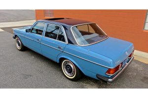 Πλήρως αναπαλαιωμένη Mercedes 300D σε τιμή ευκαιρίας!