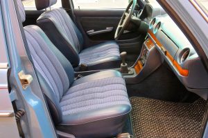 Πλήρως αναπαλαιωμένη Mercedes 300D σε τιμή ευκαιρίας!