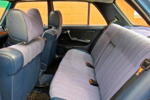 Πλήρως αναπαλαιωμένη Mercedes 300D σε τιμή ευκαιρίας!