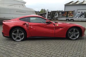 Διαλυμένη Ferrari F12 Berlinetta πωλείται 76.999 ευρώ!