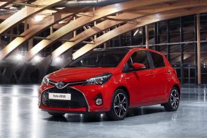Αναβαθμισμένο Toyota Yaris και για πρώτη φορά δίχρωμο