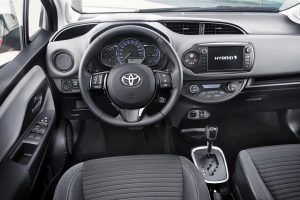 Αναβαθμισμένο Toyota Yaris και για πρώτη φορά δίχρωμο