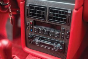 Σπάνια Bugatti EB110 SS του 1995 με μόνο 10.100 χιλιόμετρα