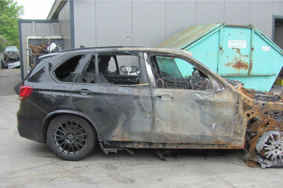 Θα δίνατε 16.000€ για αυτή την καμένη BMW X5 M50d;