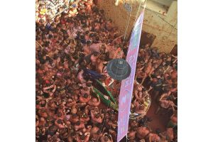 Το αυτοκίνητο Google Street View έφαγε χιλιάδες ντομάτες!