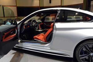 “Ειδική” BMW M4 με φουλ ανθρακόνημα και εξάτμιση Akrapovic