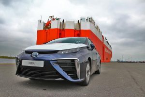 Το υδρογονοκίνητο Toyota Mirai πάτησε πρώτη φορά στην Ευρώπη
