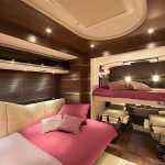 Αυτοκινούμενο τροχόσπιτο - παλάτι για διακοπές 7 αστέρων!