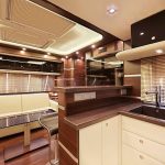 Αυτοκινούμενο τροχόσπιτο - παλάτι για διακοπές 7 αστέρων!