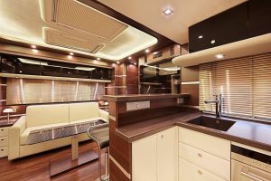 Αυτοκινούμενο τροχόσπιτο – παλάτι για διακοπές 7 αστέρων!