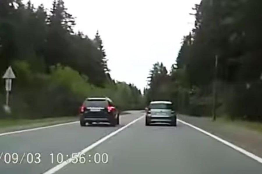 Προσπέραση σε στροφή και αναπόφευκτη σύγκρουση (video)