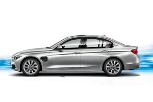 Νέα BMW 330e 2.0 λτ. 252hp με 1,9 λτ./100 χλμ. κατανάλωση