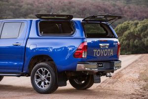 Το νέο Toyota Hilux με bull bar και διάφορα ακόμα αξεσουάρ
