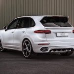 Porsche Cayenne 700hp παίζει φώτα στη Bentley Bentayga