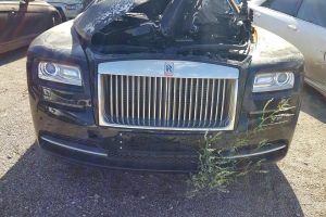 Δύο Rolls-Royce Wraith… φλαμπέ πωλούνται για 39.900 ευρώ