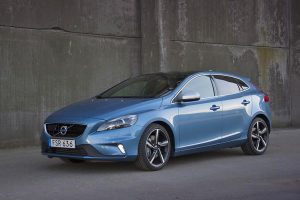 Νέο Volvo V40 και V40 Cross Country 1.5 T3 Auto χωρίς χρέωση