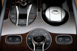 Η Bentley Bentayga αποκαλύπτεται και είναι η κορυφή των SUV