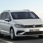 H Volkswagen λανσάρει το πιο σπορτίφ Touran R-Line